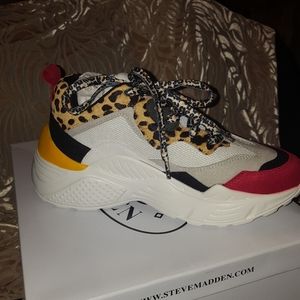 STEVE MADDEN SZ 7 ANTONIA LEOPARD SNEAKERS
